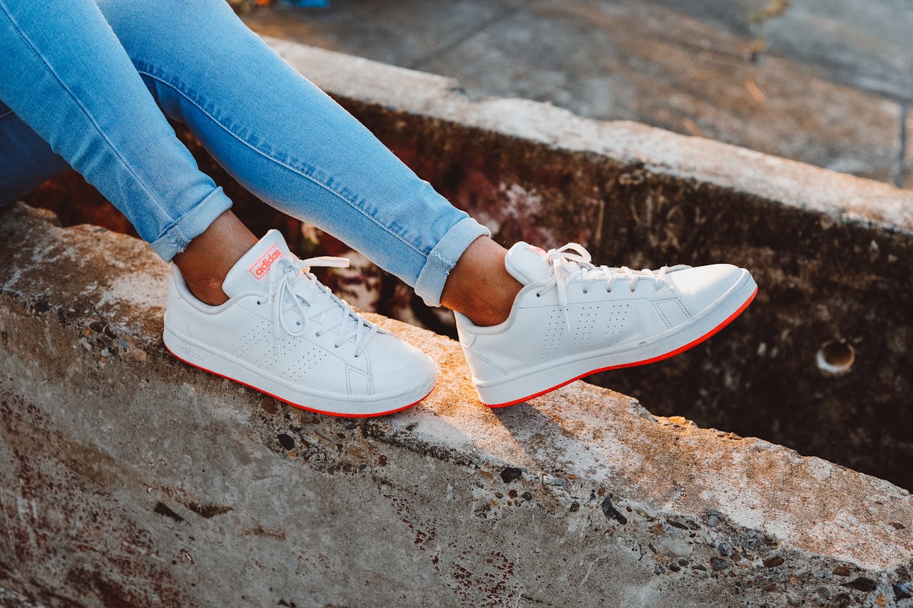 Sprawdź, jakie sneakersy będą modne w 2025 roku